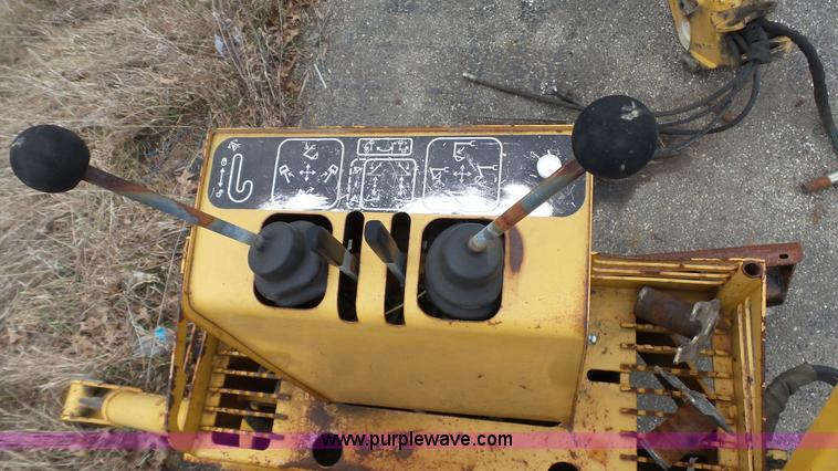 image for item L1319 2001 Vermeer V4150A trencher