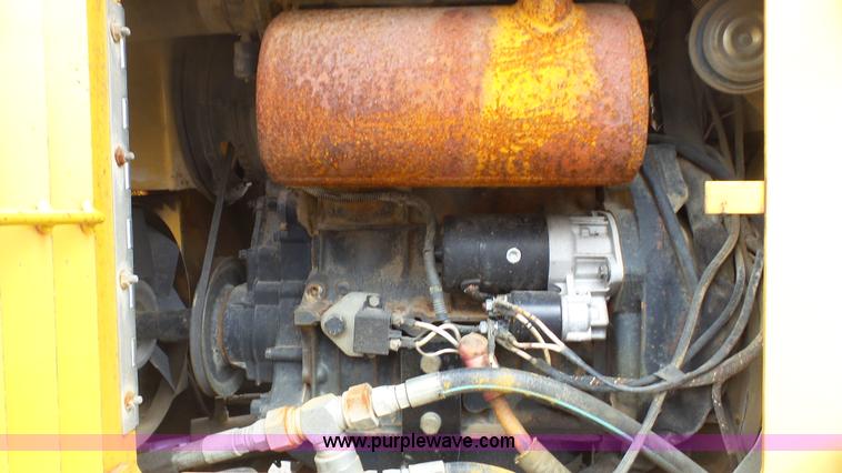 image for item L1319 2001 Vermeer V4150A trencher