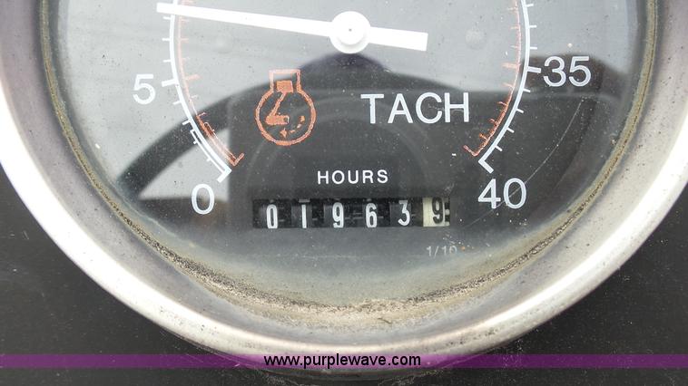 image for item L1319 2001 Vermeer V4150A trencher