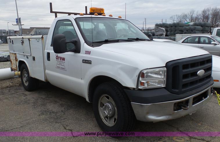 image for item L1320 2006 Ford F250 Super Duty utility truck