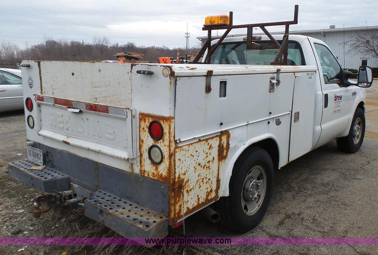 image for item L1320 2006 Ford F250 Super Duty utility truck