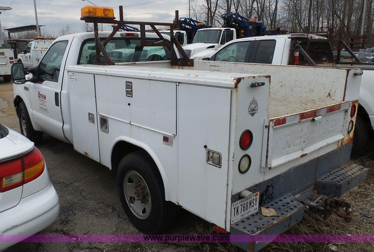 image for item L1320 2006 Ford F250 Super Duty utility truck