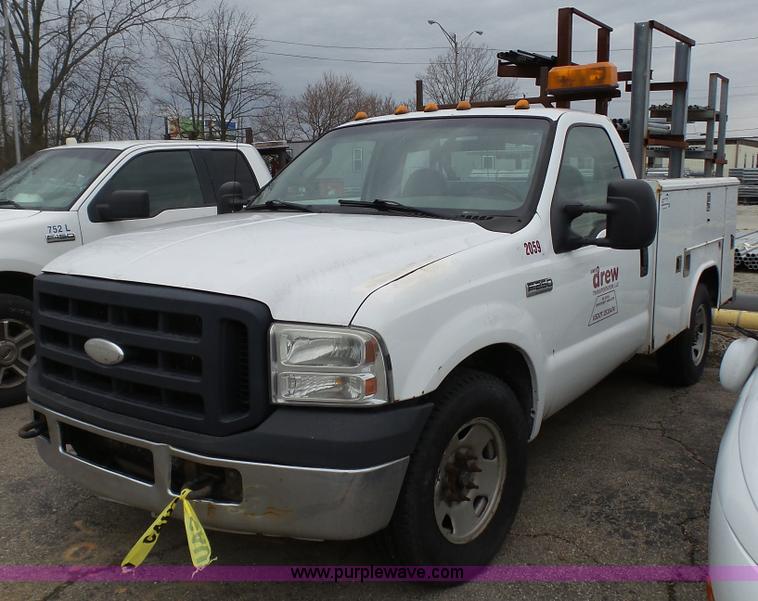 image for item L1320 2006 Ford F250 Super Duty utility truck
