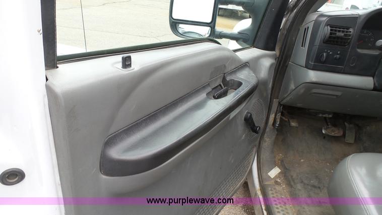 image for item L1320 2006 Ford F250 Super Duty utility truck