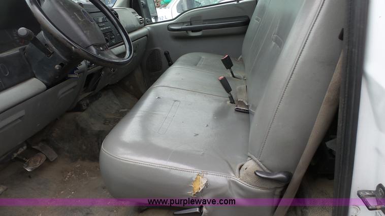 image for item L1320 2006 Ford F250 Super Duty utility truck