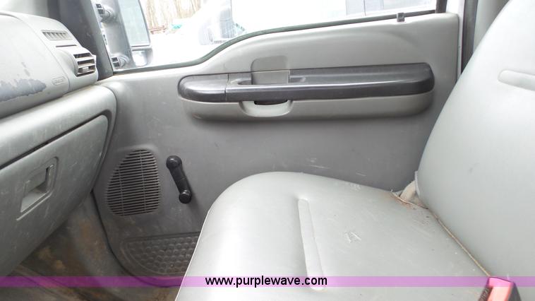 image for item L1320 2006 Ford F250 Super Duty utility truck