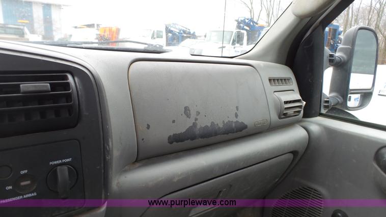 image for item L1320 2006 Ford F250 Super Duty utility truck