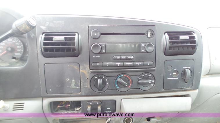 image for item L1320 2006 Ford F250 Super Duty utility truck