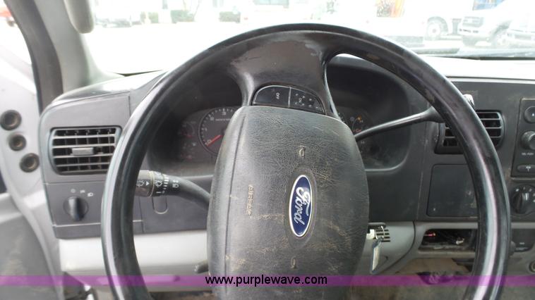 image for item L1320 2006 Ford F250 Super Duty utility truck