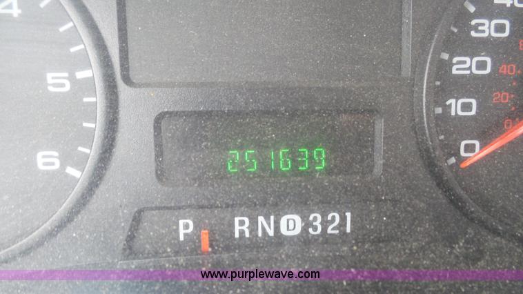 image for item L1320 2006 Ford F250 Super Duty utility truck