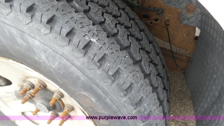 image for item L1320 2006 Ford F250 Super Duty utility truck