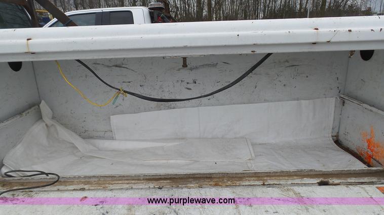 image for item L1320 2006 Ford F250 Super Duty utility truck