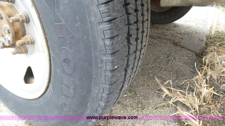 image for item L1320 2006 Ford F250 Super Duty utility truck