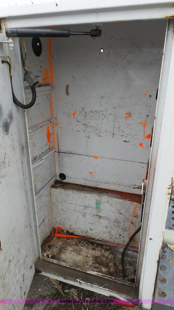 image for item L1320 2006 Ford F250 Super Duty utility truck