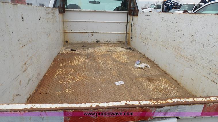 image for item L1320 2006 Ford F250 Super Duty utility truck