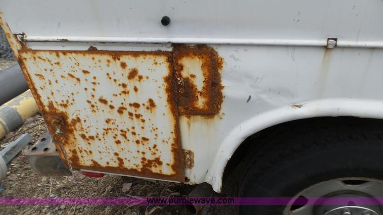 image for item L1320 2006 Ford F250 Super Duty utility truck