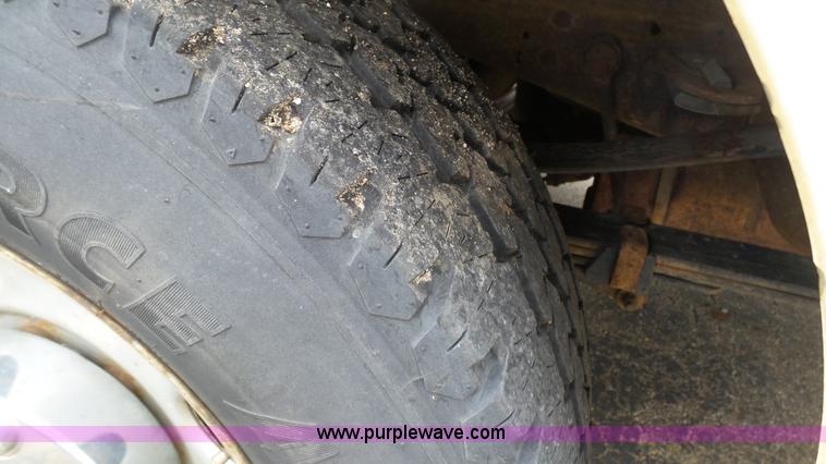 image for item L1320 2006 Ford F250 Super Duty utility truck