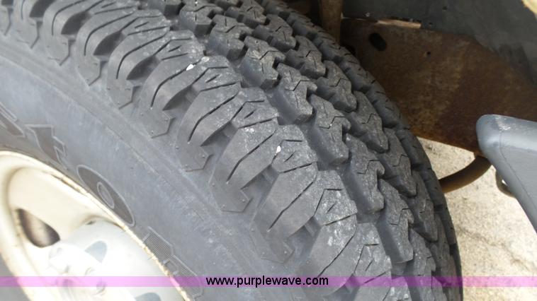 image for item L1320 2006 Ford F250 Super Duty utility truck