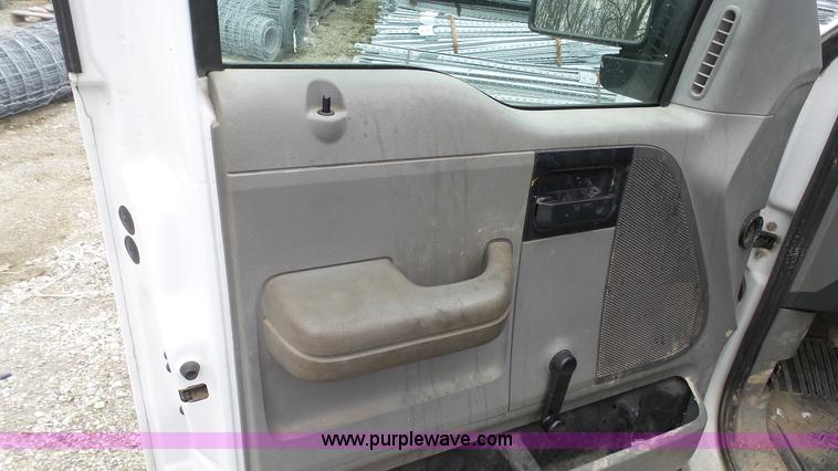 image for item L1321 2006 Ford F150 pickup truck