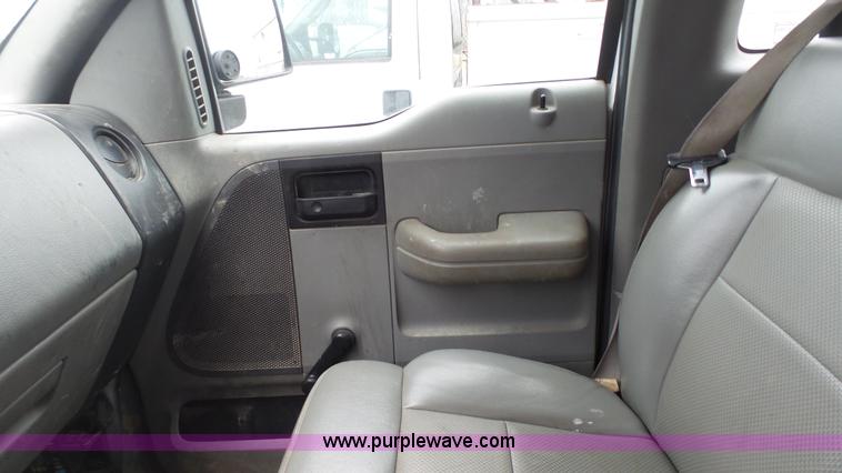 image for item L1321 2006 Ford F150 pickup truck