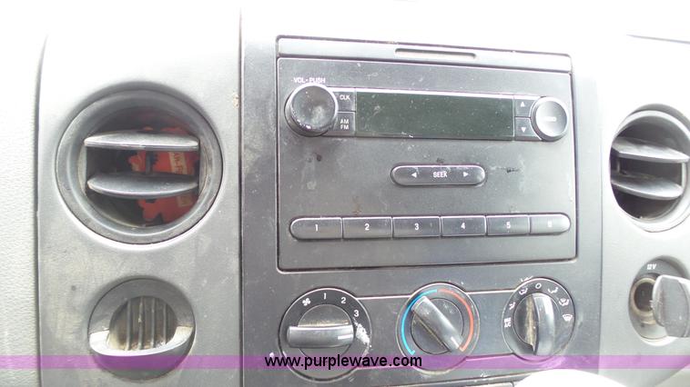 image for item L1321 2006 Ford F150 pickup truck