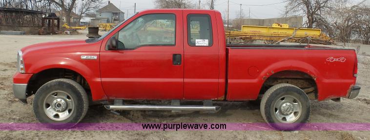 image for item L3019 2006 Ford F250 Super Duty SuperCab pickup truck