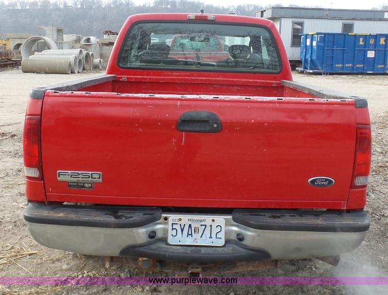image for item L3019 2006 Ford F250 Super Duty SuperCab pickup truck