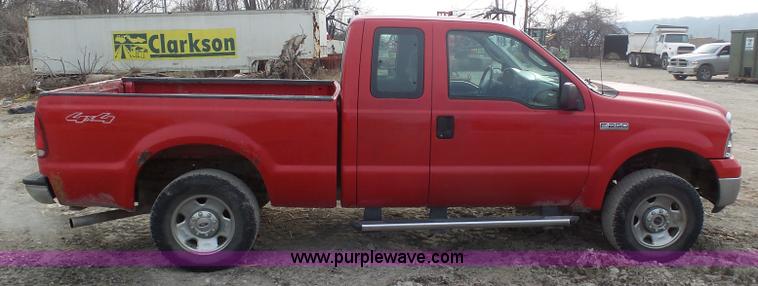 image for item L3019 2006 Ford F250 Super Duty SuperCab pickup truck