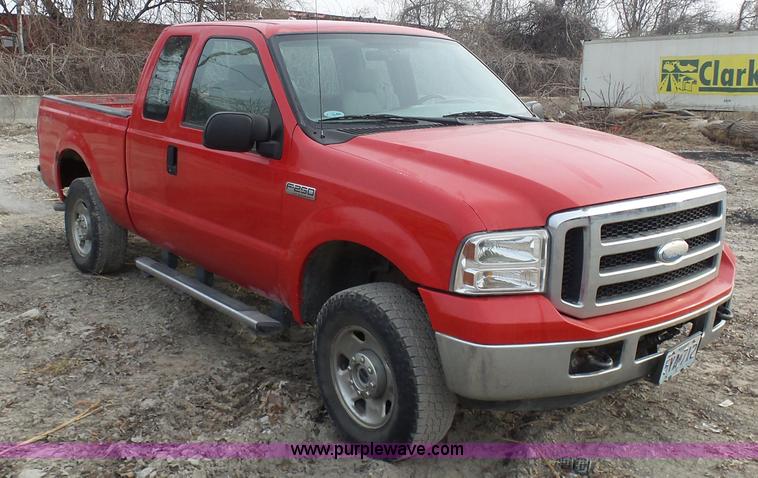 image for item L3019 2006 Ford F250 Super Duty SuperCab pickup truck