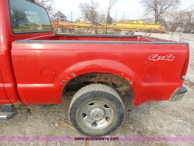 image for item L3019 2006 Ford F250 Super Duty SuperCab pickup truck