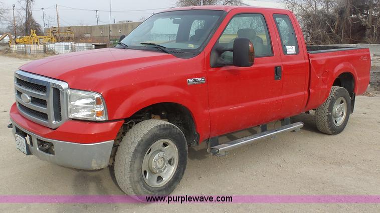 image for item L3020 2006 Ford F250 Super Duty SuperCab pickup truck