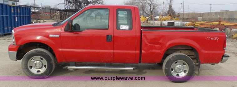image for item L3020 2006 Ford F250 Super Duty SuperCab pickup truck