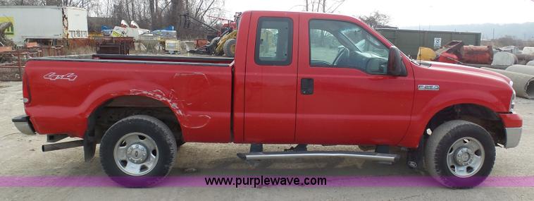 image for item L3020 2006 Ford F250 Super Duty SuperCab pickup truck