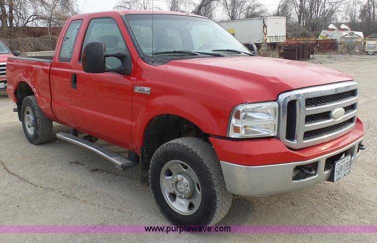 image for item L3020 2006 Ford F250 Super Duty SuperCab pickup truck