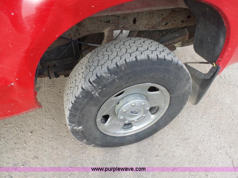 image for item L3020 2006 Ford F250 Super Duty SuperCab pickup truck