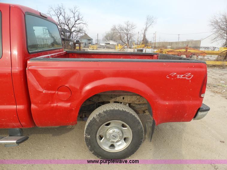 image for item L3020 2006 Ford F250 Super Duty SuperCab pickup truck