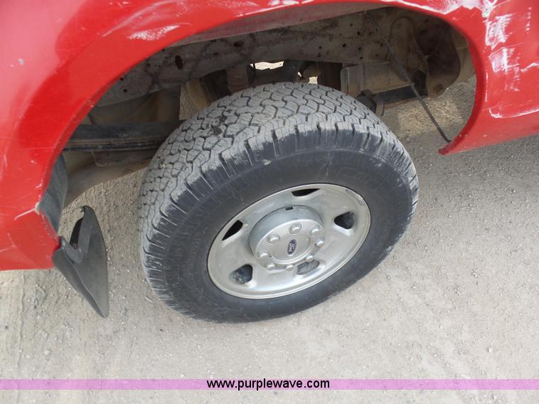 image for item L3020 2006 Ford F250 Super Duty SuperCab pickup truck