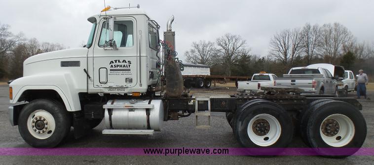 image for item L5439 1993 Mack CH613 semi truck