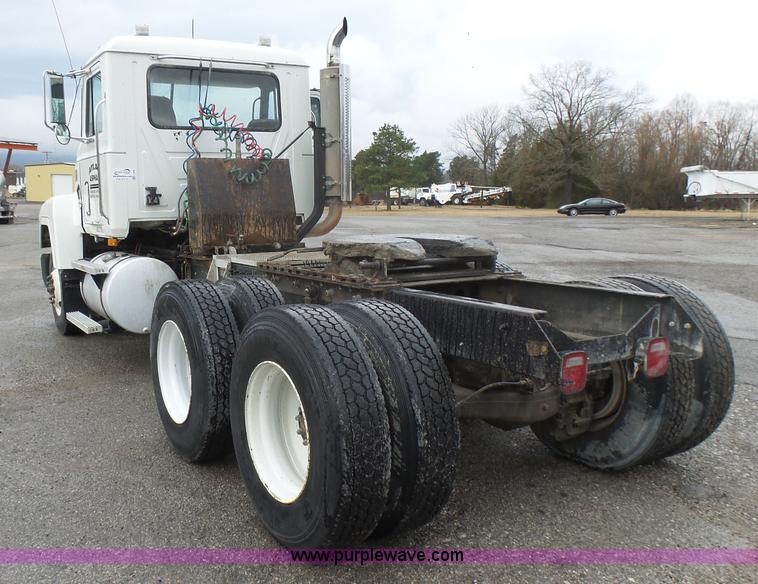 image for item L5439 1993 Mack CH613 semi truck