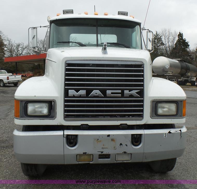 image for item L5439 1993 Mack CH613 semi truck