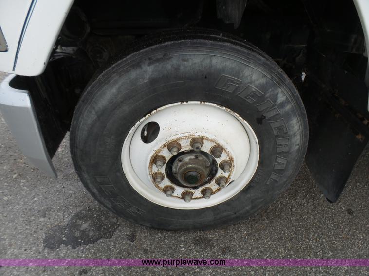 image for item L5439 1993 Mack CH613 semi truck