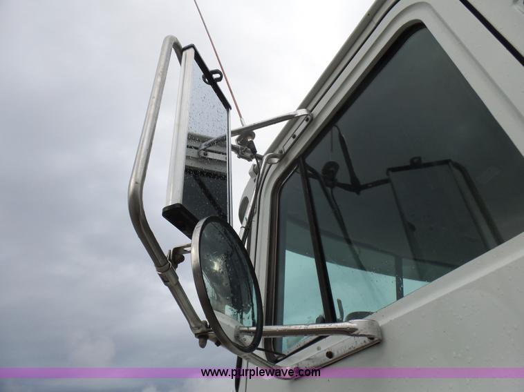 image for item L5439 1993 Mack CH613 semi truck