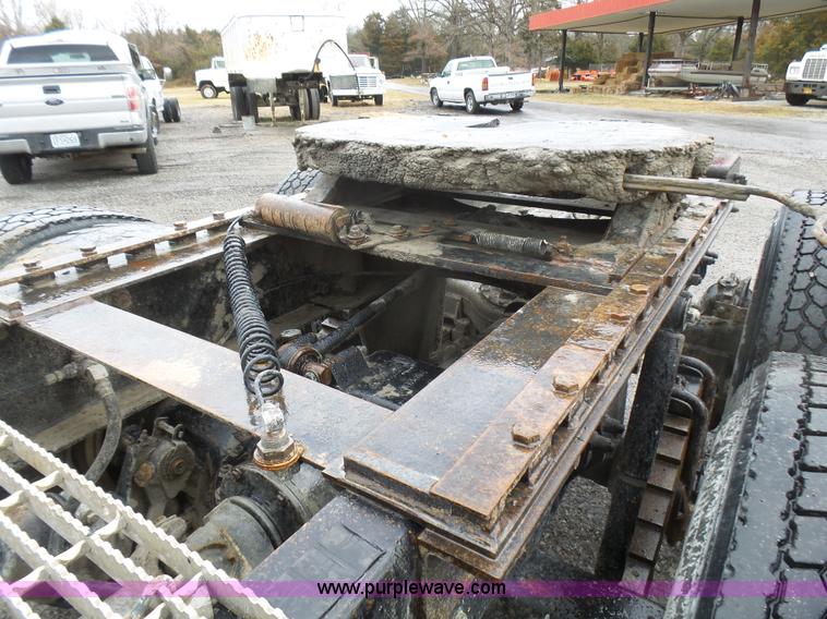 image for item L5439 1993 Mack CH613 semi truck