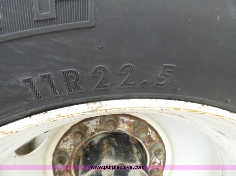 image for item L5439 1993 Mack CH613 semi truck