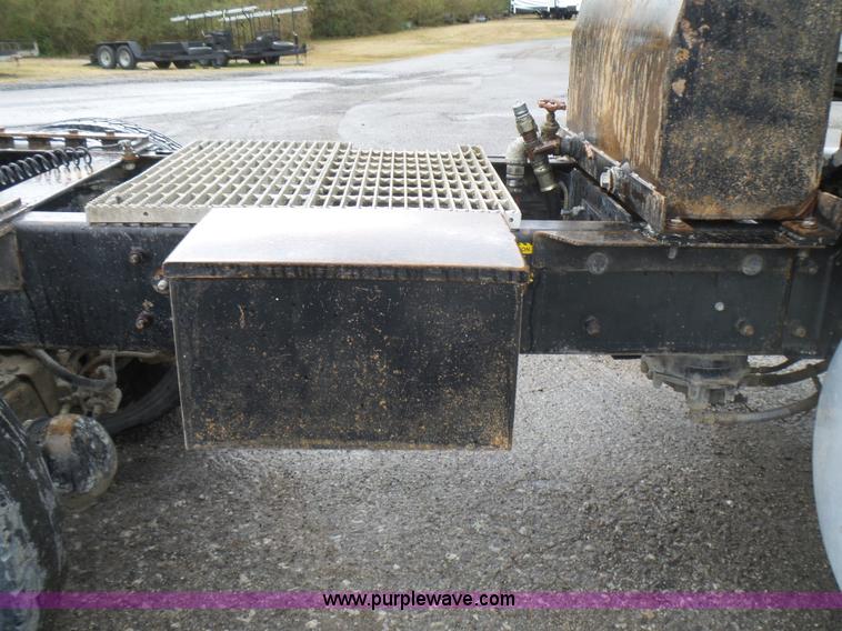 image for item L5439 1993 Mack CH613 semi truck