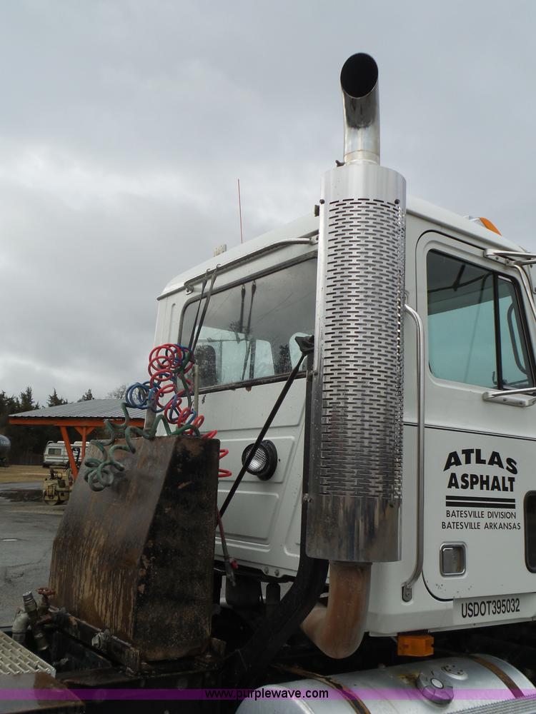 image for item L5439 1993 Mack CH613 semi truck