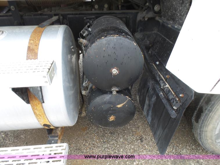 image for item L5439 1993 Mack CH613 semi truck