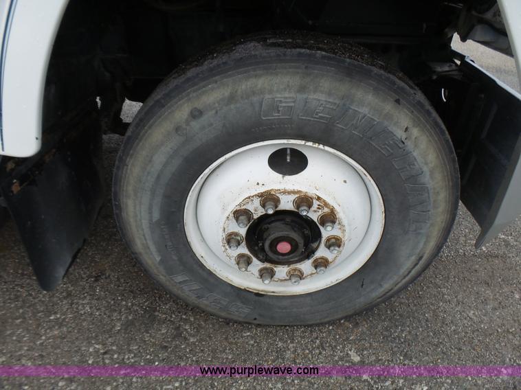 image for item L5439 1993 Mack CH613 semi truck