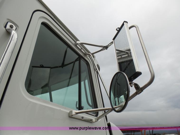 image for item L5439 1993 Mack CH613 semi truck