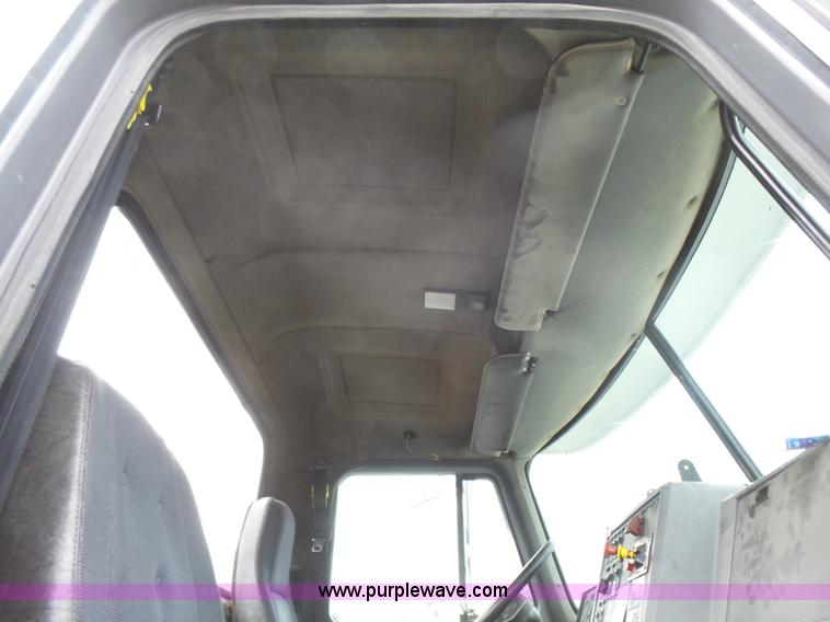 image for item L5439 1993 Mack CH613 semi truck